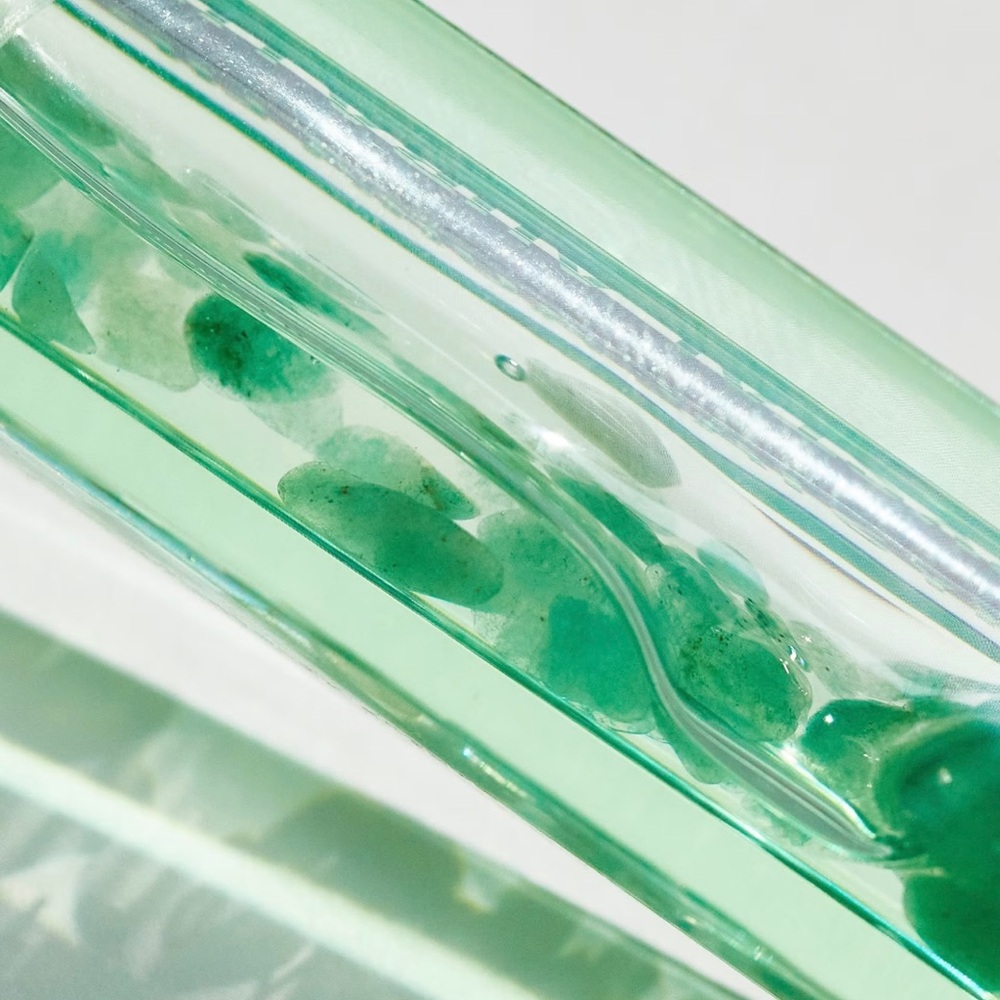 MAKEUP REVOLUTION CRYSTAL AURA LIP OIL AVENTURINE - Picture 4 of 6
